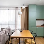 Spacious 2br - Modern Design
