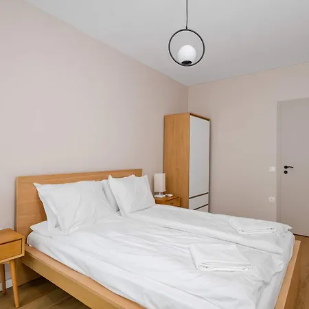 Spacious 2br - Modern Design *