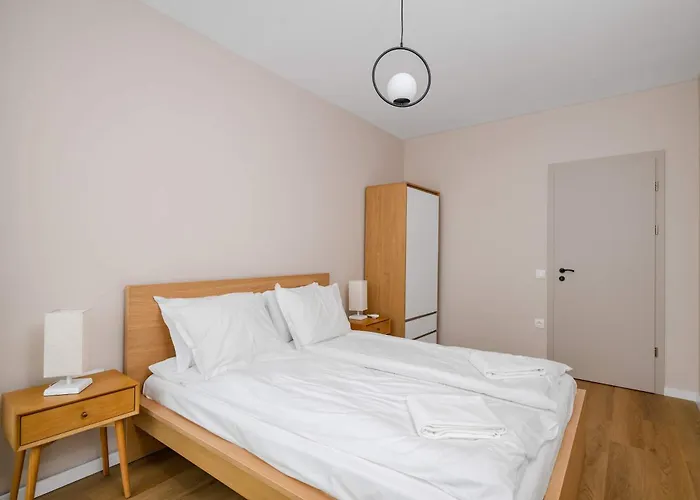 Spacious 2br - Modern Design *