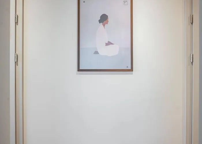 Spacious 2br - Modern Design *